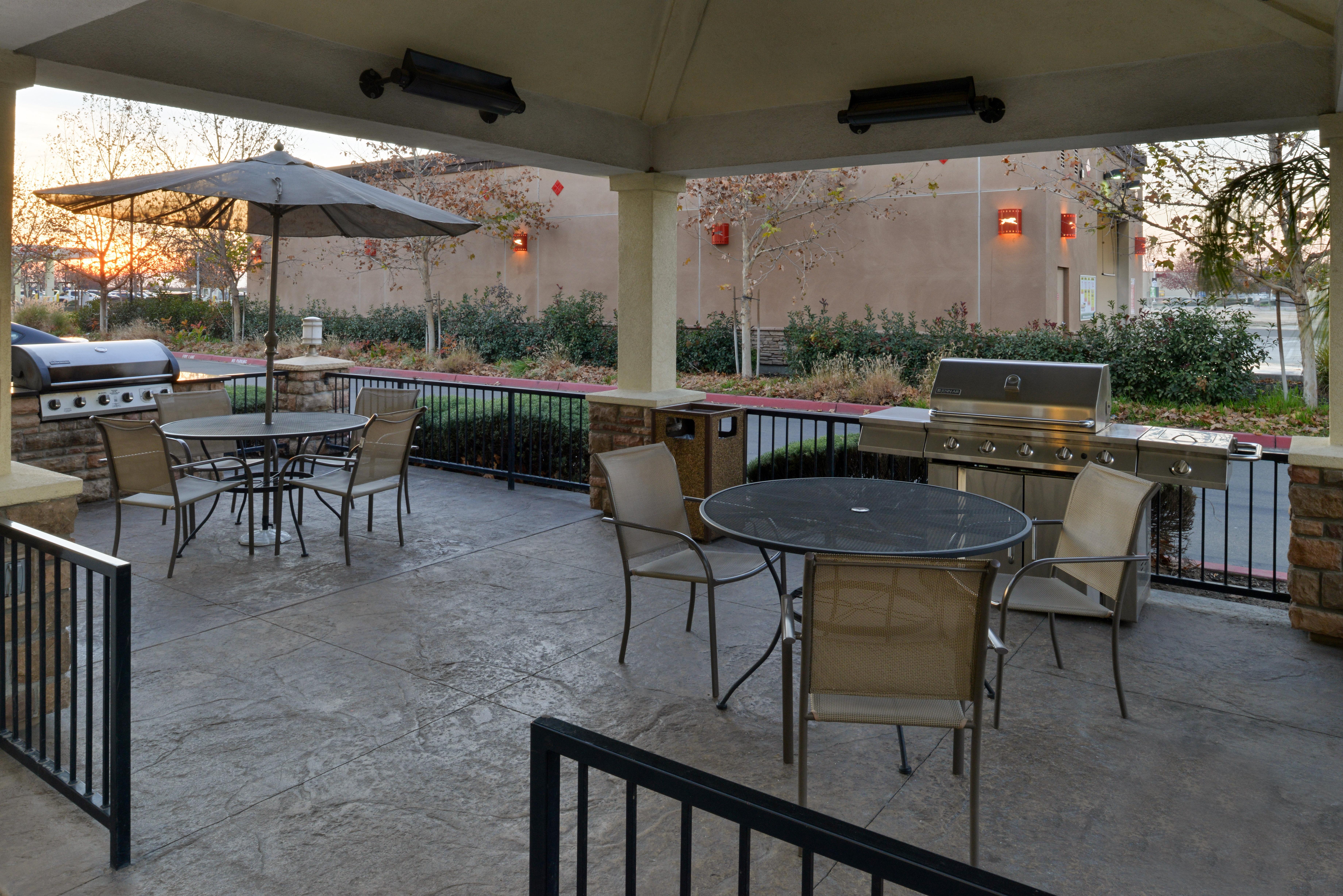 Candlewood Suites Turlock By Ihg Bagian luar foto