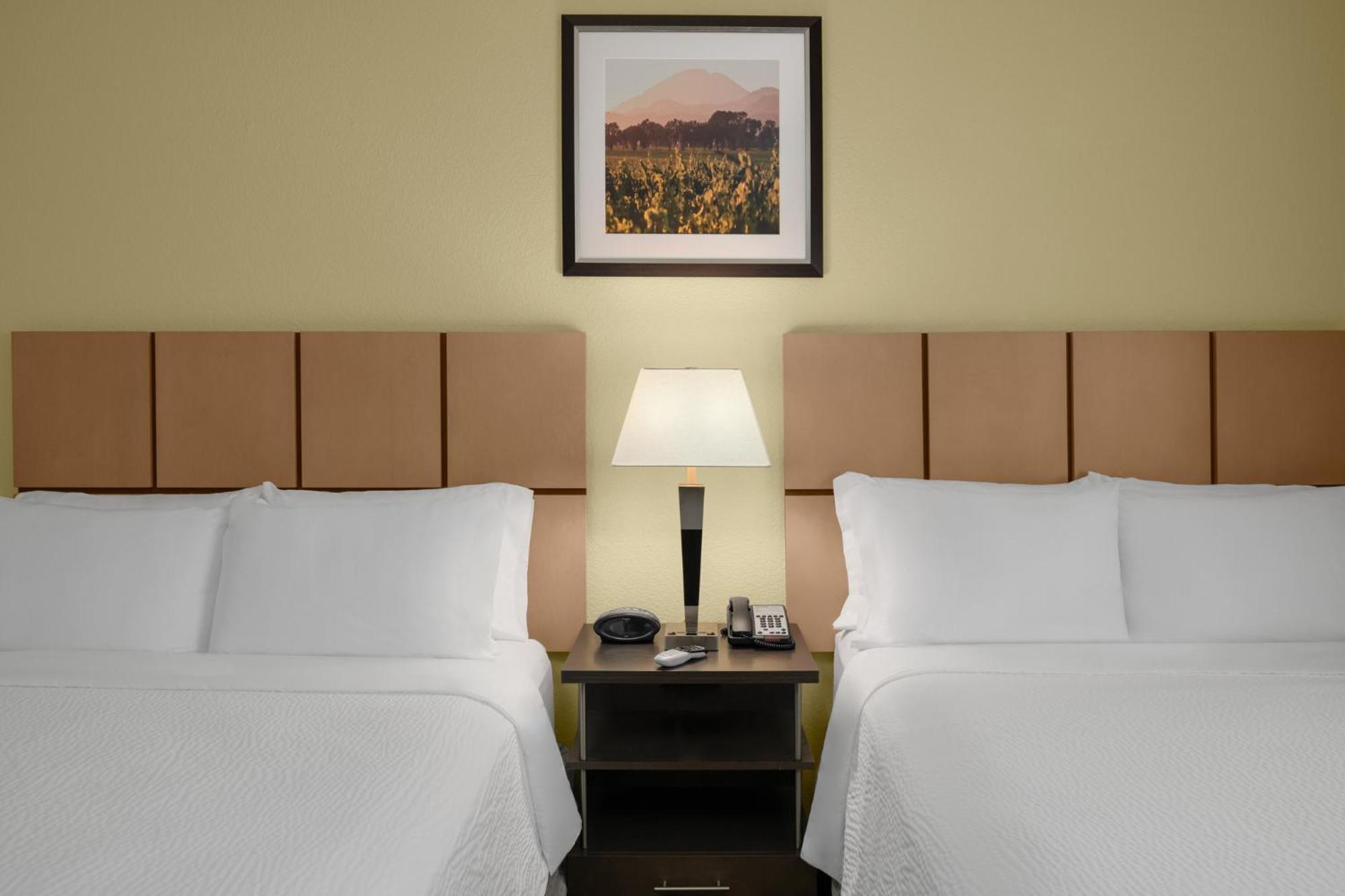 Candlewood Suites Turlock By Ihg Bagian luar foto