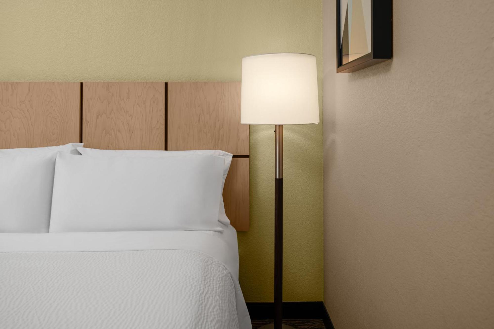 Candlewood Suites Turlock By Ihg Bagian luar foto