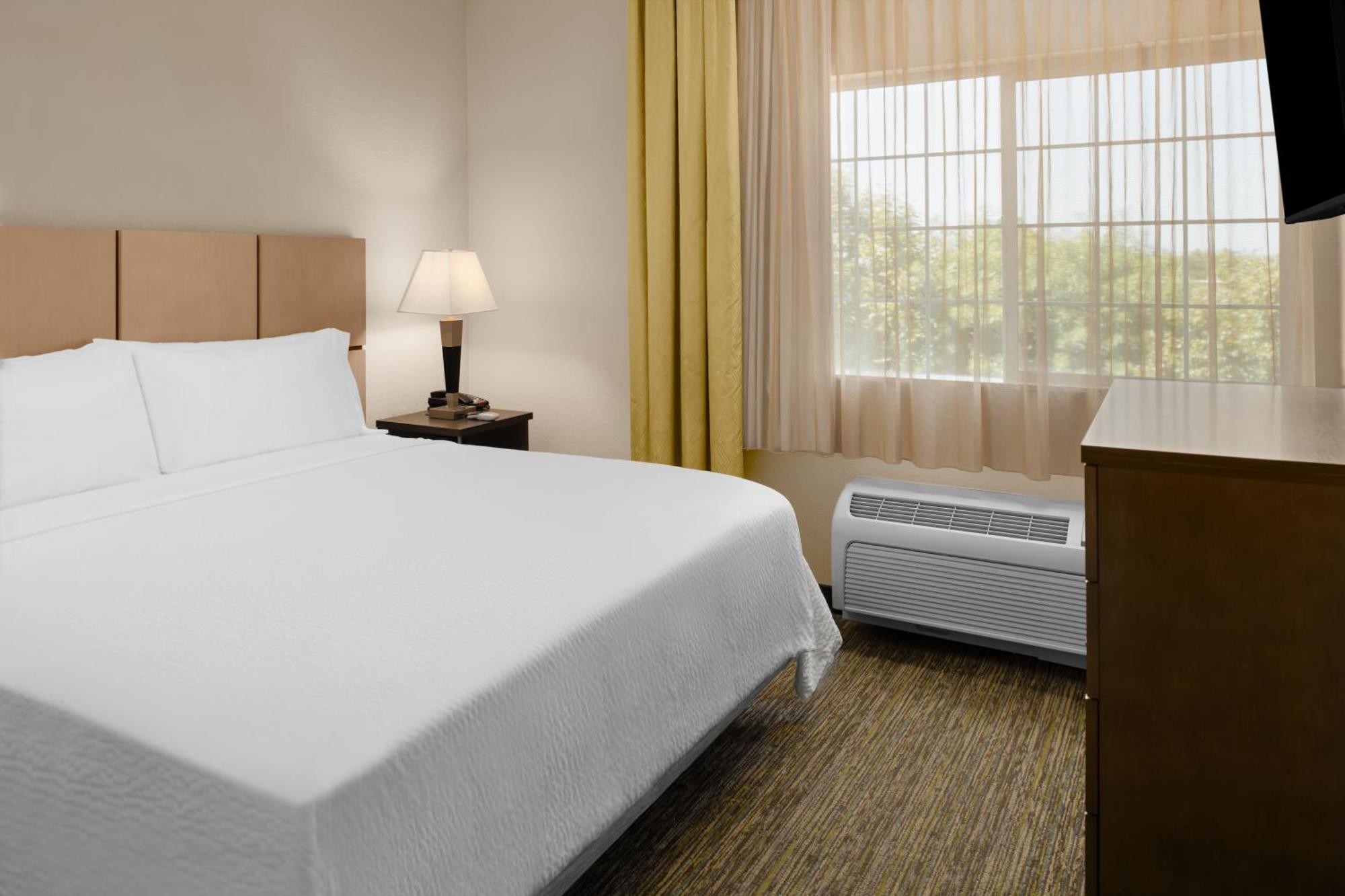 Candlewood Suites Turlock By Ihg Bagian luar foto