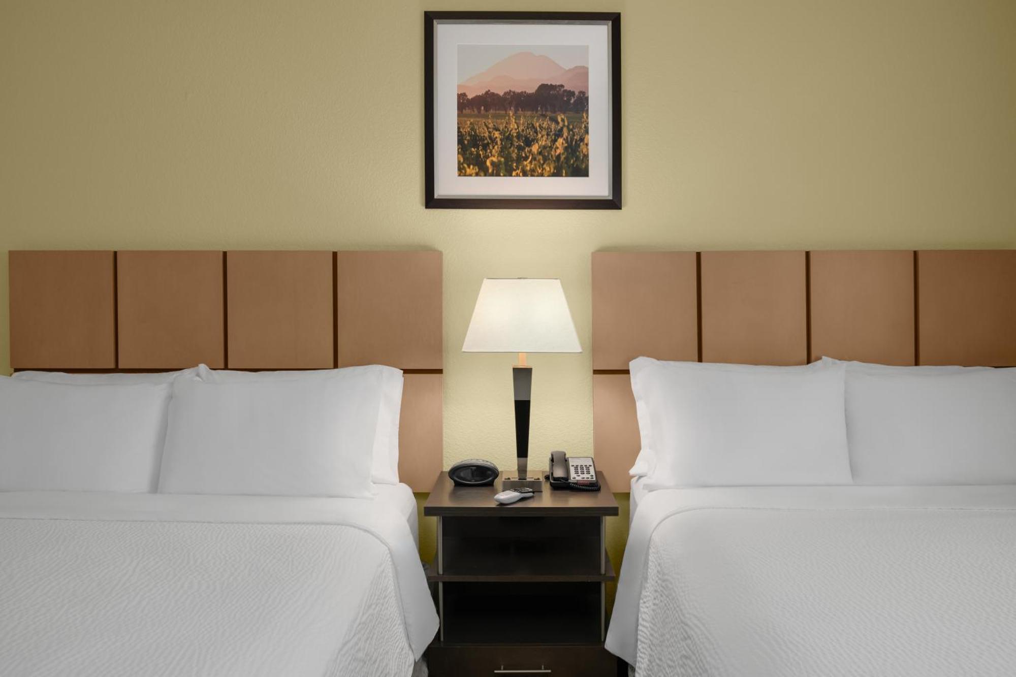 Candlewood Suites Turlock By Ihg Bagian luar foto