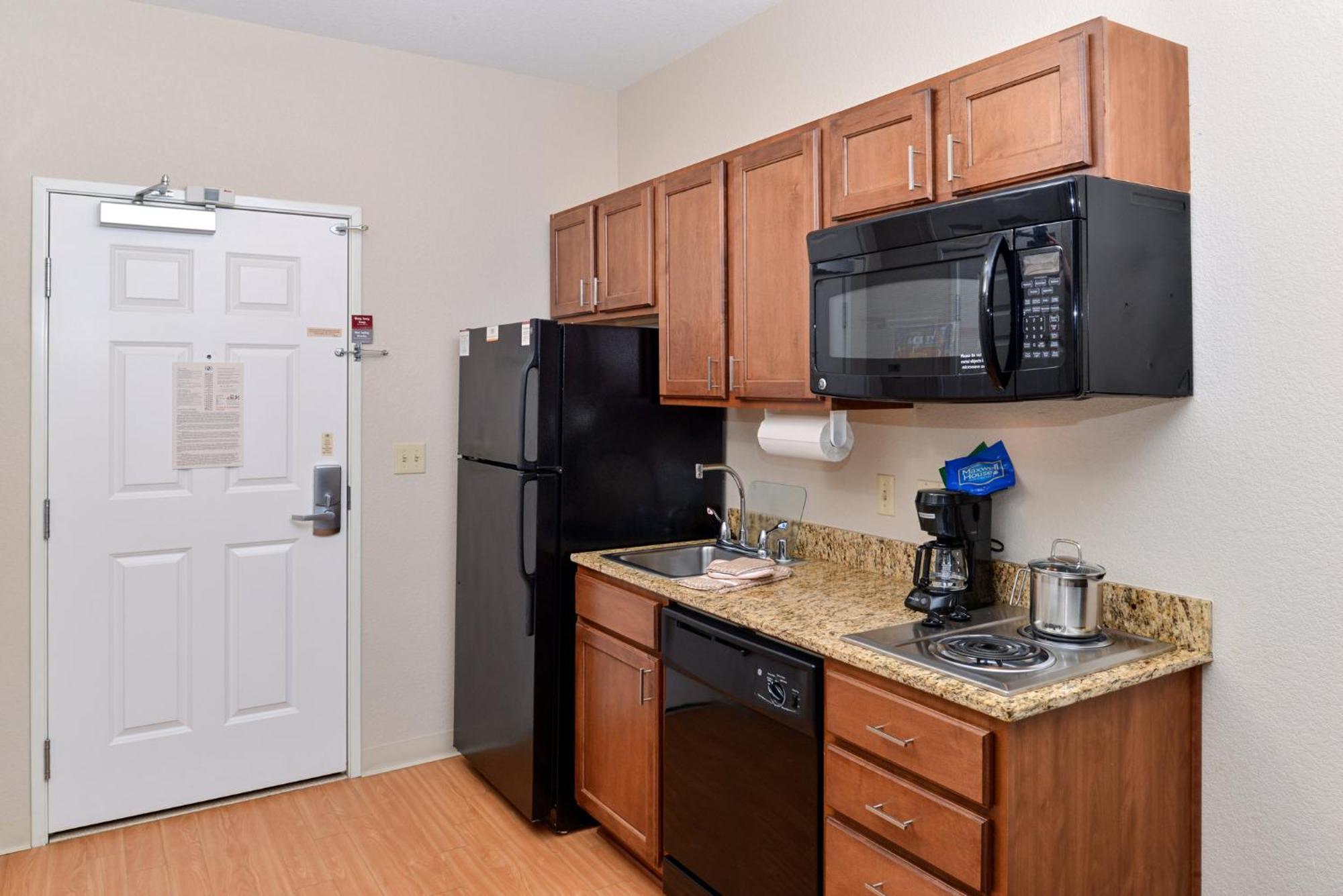 Candlewood Suites Turlock By Ihg Bagian luar foto