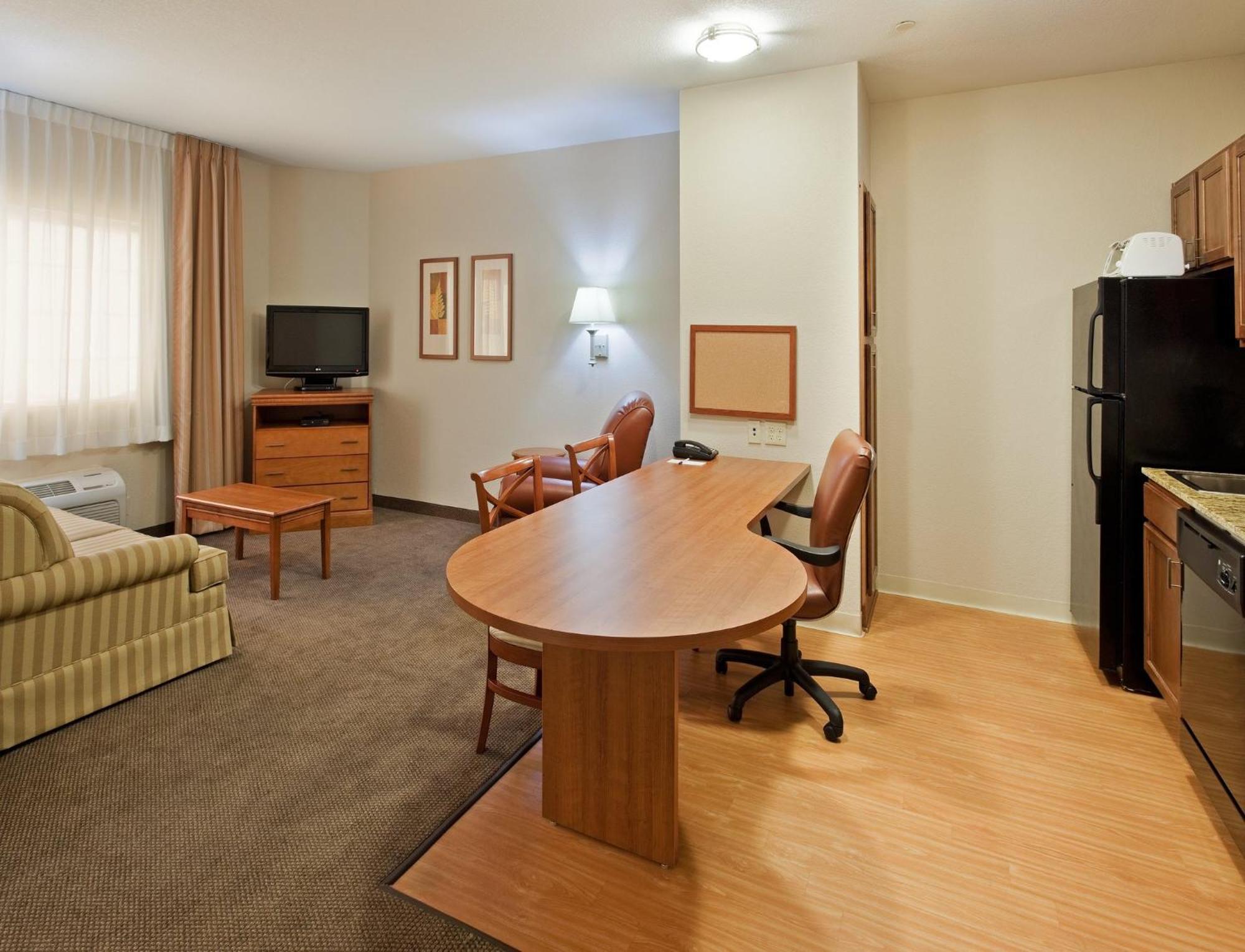 Candlewood Suites Turlock By Ihg Bagian luar foto