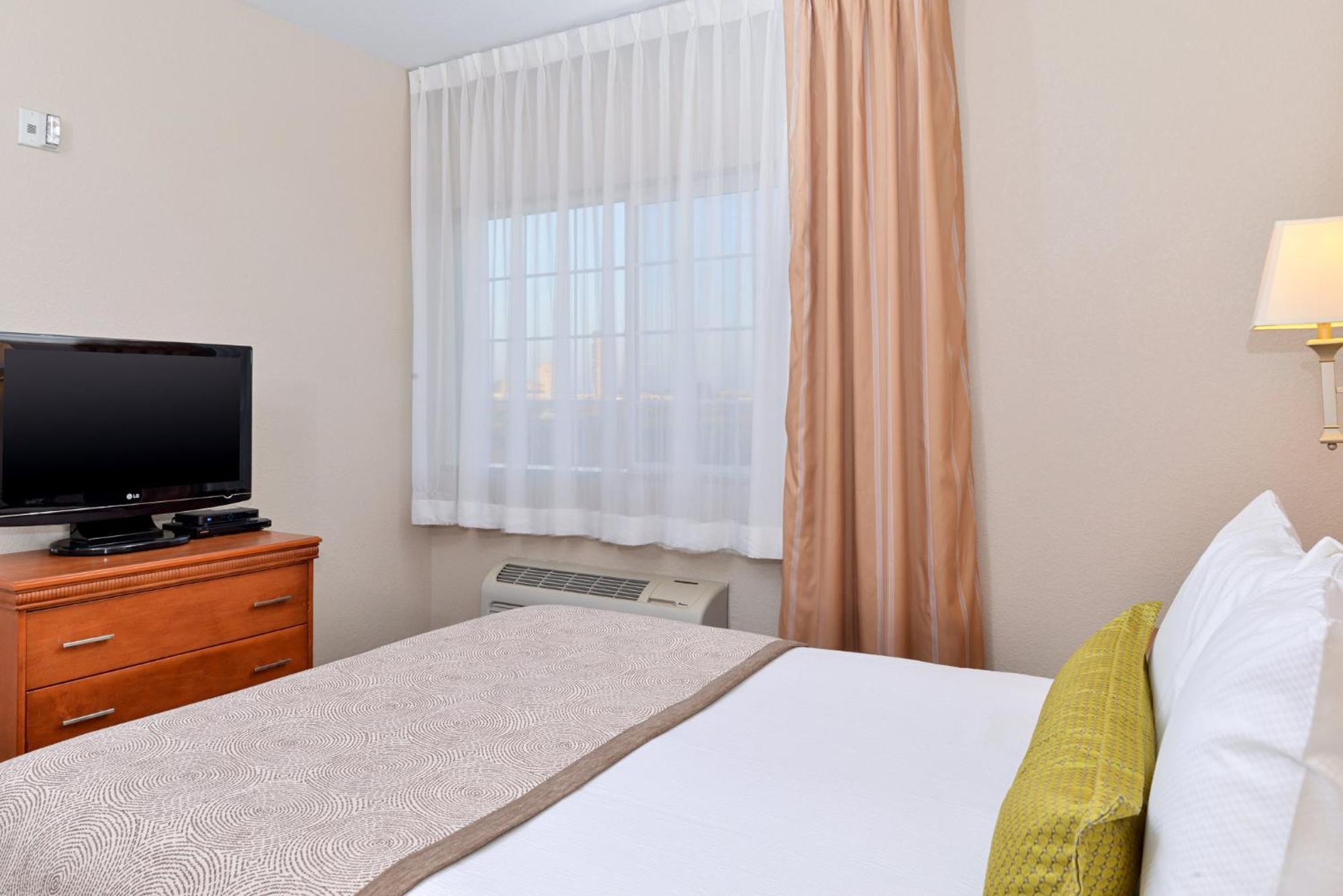 Candlewood Suites Turlock By Ihg Bagian luar foto